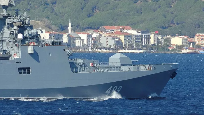 Son dakika: Rus savaş gemisi ’Admiral Makarov’ Çanakkale Boğazı’ndan geçti