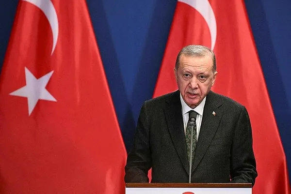 baskan-erdogandan-macaristan-donusu-onemli-aciklamalar-turkiyenin-ab-sureci-isvecin-nato-uyeligi-katil-netanya-1702982384102.jpeg Başkan Erdoğan'dan Macaristan dönüşü önemli açıklamalar: Türkiye'nin AB süreci, İsveç'in NATO üyeliği, katil Netanyahu'nun geleceği... - 8