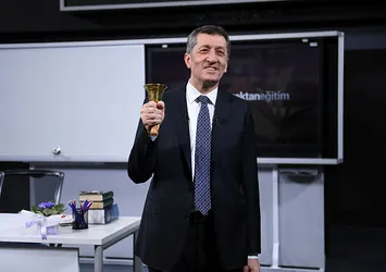 Milli Eğitim Bakanı Ziya Selçuk'tan ilk ders mesajı