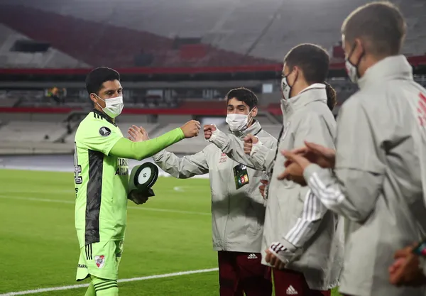 Libertadores Kupası’nda River Plate tarihe geçti! Kalecisiz çıktı kazandı