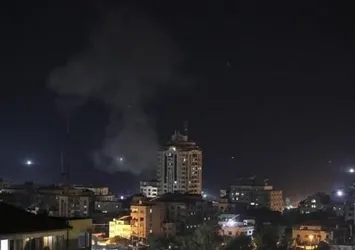 İsrail gençlerin üzerine bomba yağdırdı!
