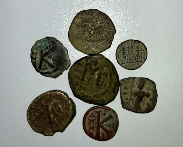 elazigda-tarihi-eser-kacakcilarina-operasyon-470-sikke-ele-gecirildi-1662636740372.jpg Elazığ'da tarihi eser kaçakçılarına operasyon: 470 sikke ele geçirildi - 1