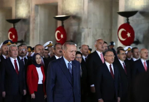 son-dakika-cumhuriyet-bayrami-coskusu-baskan-erdogan-ve-devlet-erkani-anitkabirde-1667034702693.jpg Son dakika: Cumhuriyet Bayramı coşkusu | Başkan Erdoğan ve devlet erkanı Anıtkabir'de - 2