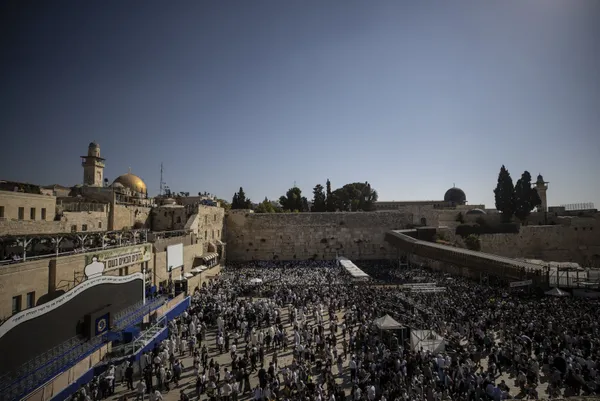 Fanatik Yahudilerden Mescid-i Aksa’ya baskın