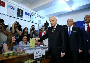 MHP lideri Bahçeli oyunu kullandı