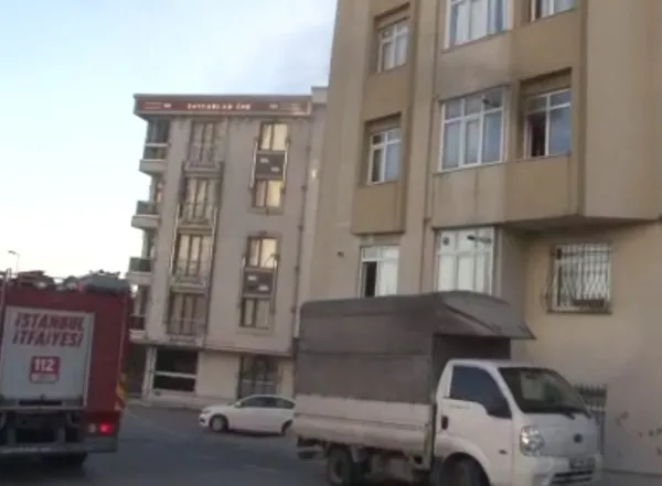 esenyurtta-kabus-anlari-aile-yanarak-olmekten-son-anda-kurtuldu-1642149240185.jpg Esenyurt’ta kabus anları: Aile yanarak ölmekten son anda kurtuldu - 4