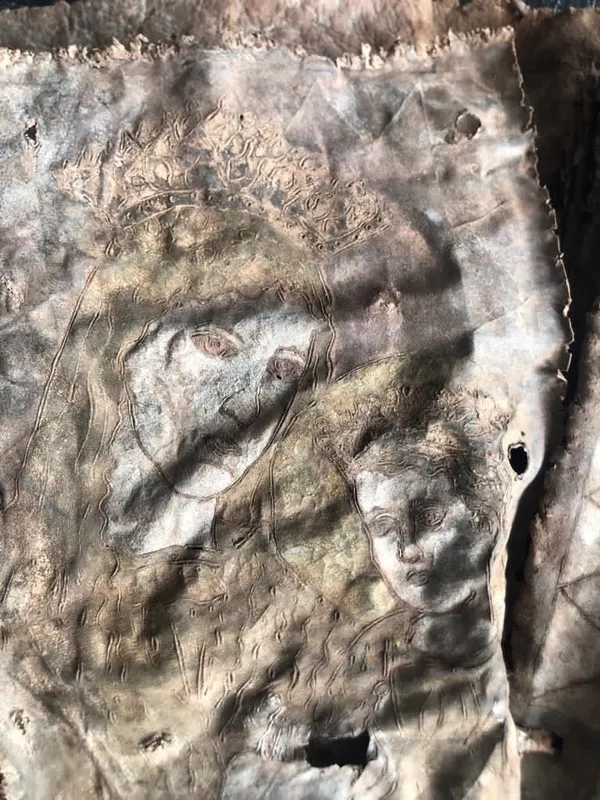 Eskişehir'de 1000 yıllık olduğu düşünülen İncil ele geçirildi - 5