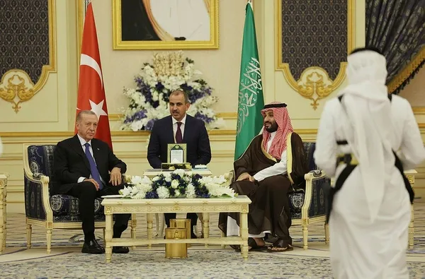 abd-medyasindan-dikkat-ceken-erdogan-ve-prens-bin-selman-yazisi-yeni-bir-dunya-kuruluyor-1690955468410.jpeg ABD medyasından dikkat çeken Erdoğan ve Prens bin Selman yazısı: Yeni bir dünya kuruluyor - 6