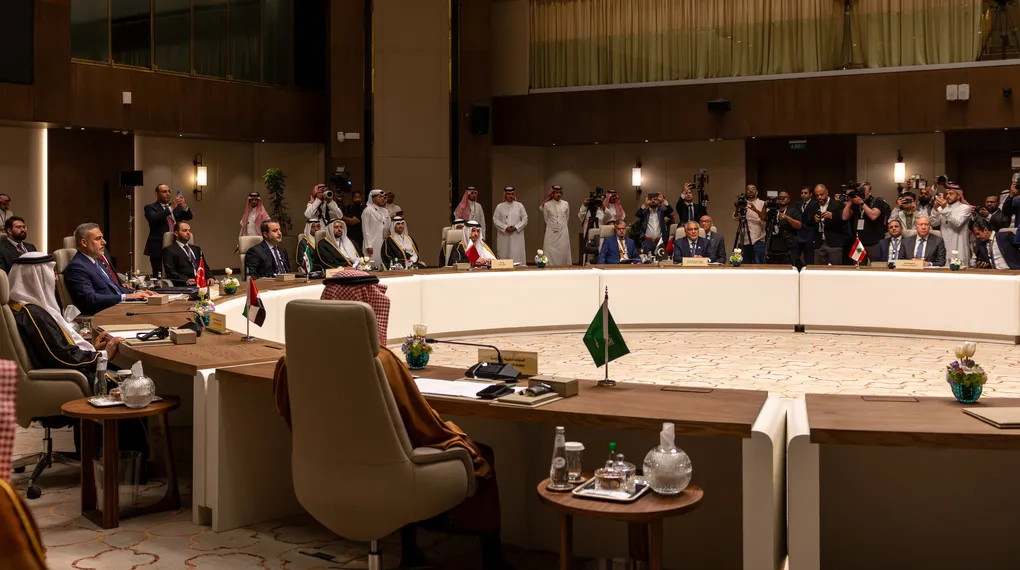 Füze saldırıları altından Körfez'de tarihi toplantı