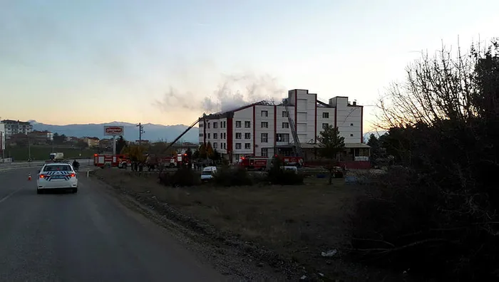 Son dakika: Denizli'de kuru yemiş fabrikasında yangın - 1