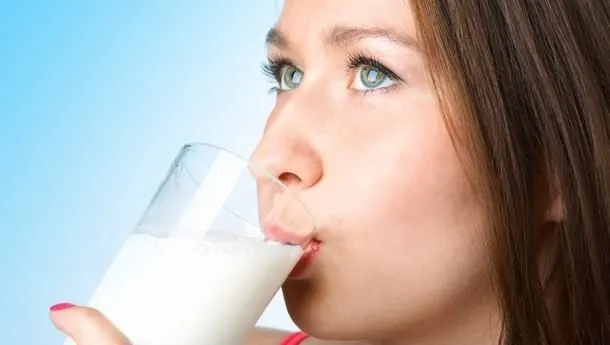 Her gün 2 bardak süt içmek Laktoz intoleransını önlüyor