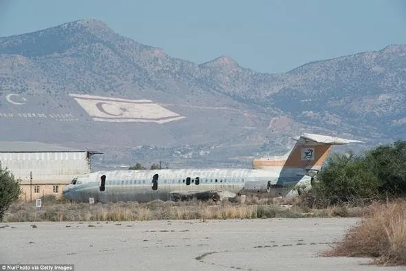 44 yıldır tek uçak inmiyor... Kıbrıs’ın hayalet havalimanı