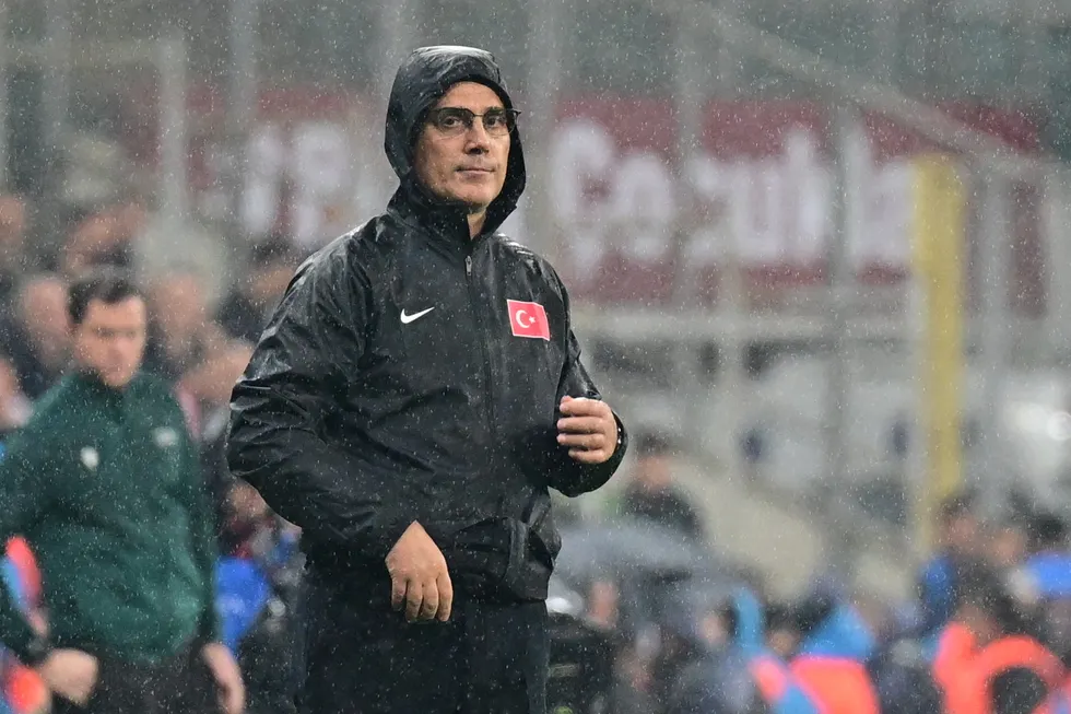 1790876600151.jpg Vincenzo Montella'dan eleştirilere yanıt: "Ben bunları kaldırırım" - 4