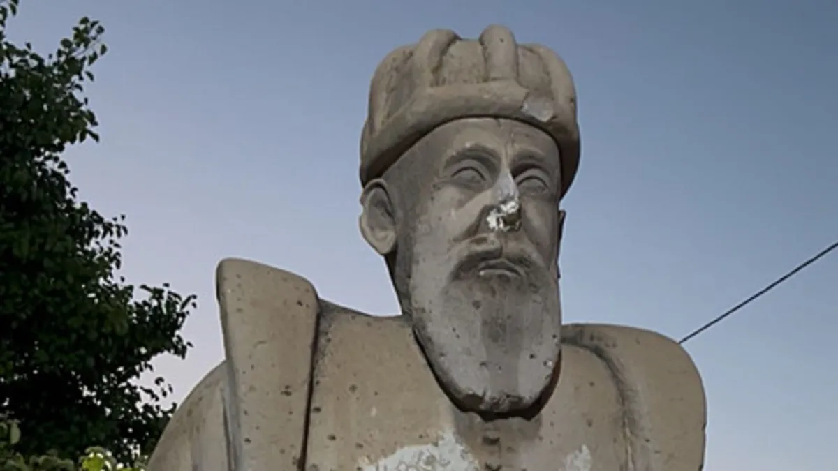 Kayseri'de Ustaların Ustası'na saygısızlık: Mimar Sinan heykeline zarar verildi