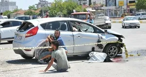 Antalya’da feci kaza! Camdan fırladı...