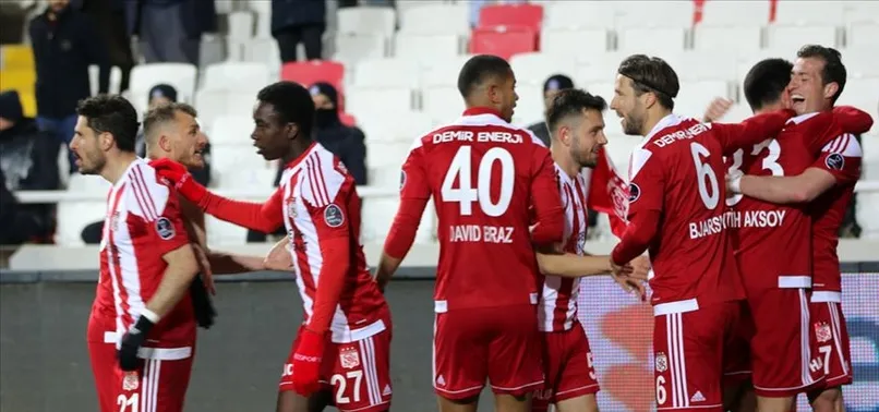 Sivasspor 3 puanı ilk yarıda aldı