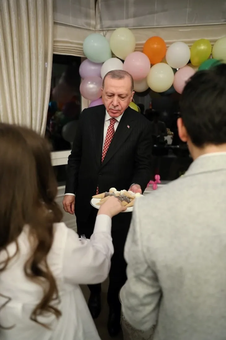 Başkan Erdoğan 23 Nisan Ulusal Egemenlik ve Çocuk Bayramı'nda çocuklarla iftarda buluştu
