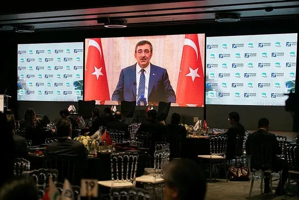 ekonominin-kalbi-turkuvaz-medyada-atiyor-finansin-gelecegi-masada-cevdet-yilmaz-mehmet-simsek-hafize-gaye-erka-1703245324136.jpeg Ekonominin kalbi Turkuvaz Medya'da attı! Finansın geleceği masada - 3