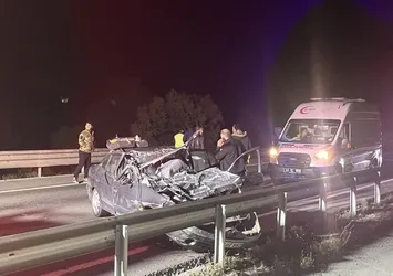 Kütahya'da otomobil TIR'a çarptı: 1 ölü