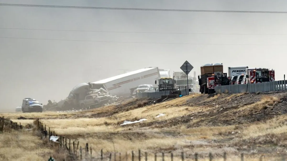 ABD'de kum fırtınası faciası! 30'dan fazla araç birbirine girdi: Ölü ve yaralılar var
