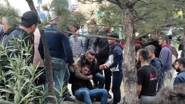 bursada-14-yasindaki-cocuk-beton-mikserinin-altinda-kalarak-feci-sekilde-can-verdi-1667488929179.jpg Bursa’da 14 yaşındaki çocuk beton mikserinin altında kalarak feci şekilde can verdi