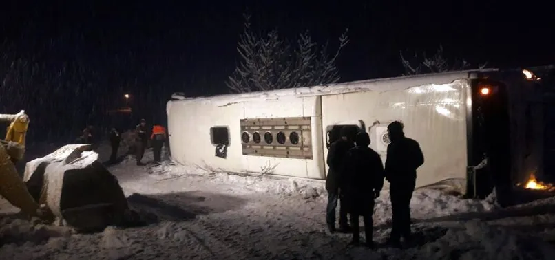 Sinop'ta yolcu otobüsü uçuruma yuvarlandı