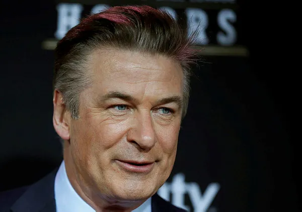 sette-kan-dokuldu-alec-baldwin-kimdir-kac-yasinda-alec-baldwin-oynadigi-filmler-nelerdir-1634881315116.jpg Sette kan döküldü! Alec Baldwin kimdir, kaç yaşında? Alec Baldwin oynadığı filmler nelerdir? - 4