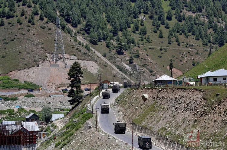 Çin ile Hindistan arasında savaş çıktı! Onlarca asker ölü ve yaralı... 28