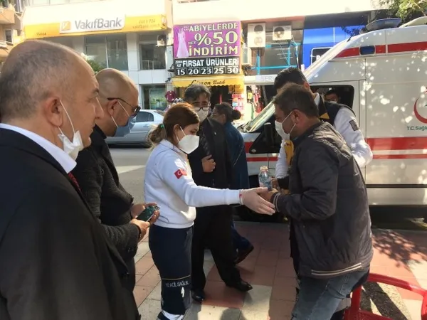 Manisa'da Kovid-19 paniği! Bir anda yere yığıldı - 3