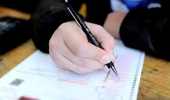 1671183371936.jpg Açıköğretim Lisesi sınavlarında kopya skandalı! 60 bin kişinin sınavı iptal edildi - 5