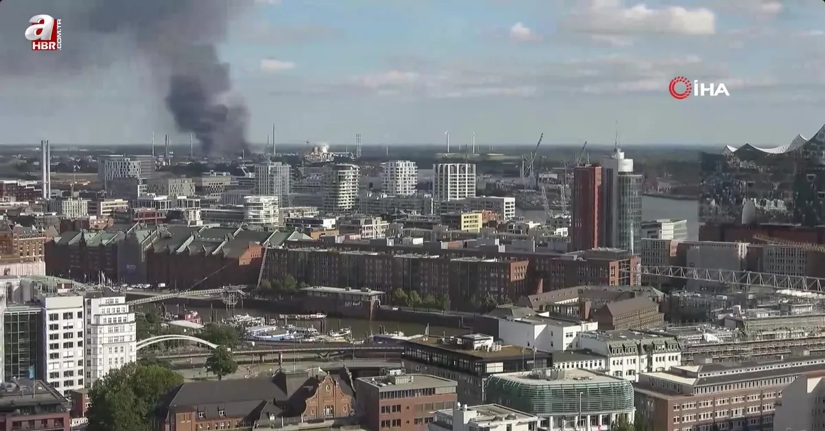 Hamburg Limanı yakınında yangın