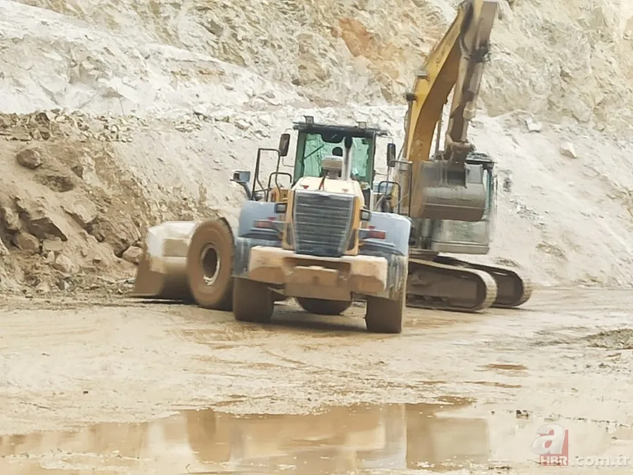 SON DAKİKA: Hakkari-Van kara yolu 3 noktada meydana gelen heyelan nedeniyle kapandı 5