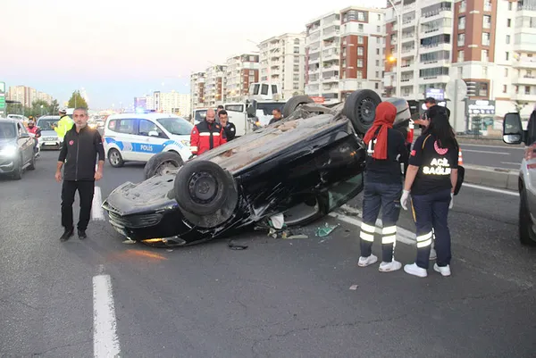 diyarbakirda-takla-atan-otomobilin-surucusu-oldu-1666552416348.jpg Diyarbakır’da takla atan otomobilin sürücüsü öldü - 1