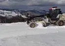 Köy yolları kardan kapandı