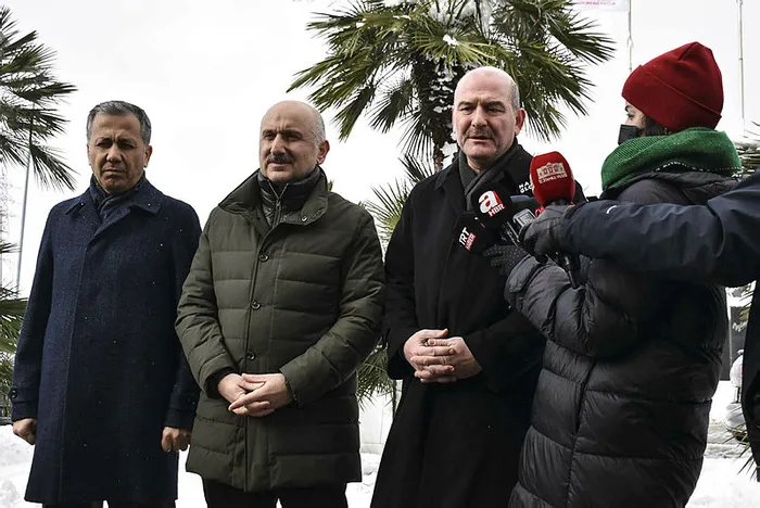 İstanbul’da kar esareti: Yollar trafiğe açıldı uçuşlar başladı! | Dakika dakika gelişmeler...
