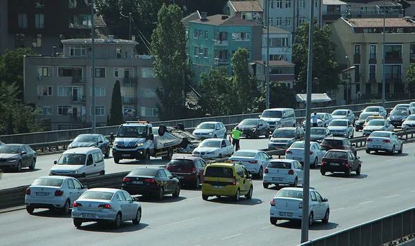 Son dakika: 15 Temmuz Şehitler Köprüsü'nde trafik kazası - 1