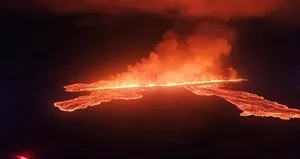 İzlanda’da yanardağ patlaması!