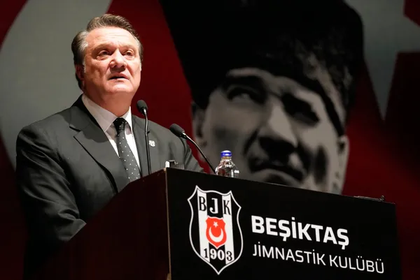 Beşiktaş Başkanı Hasan Arat’tan teknik direktör ve transfer açıklaması! Kadro dışı kalan futbolcular affedilecek mi?