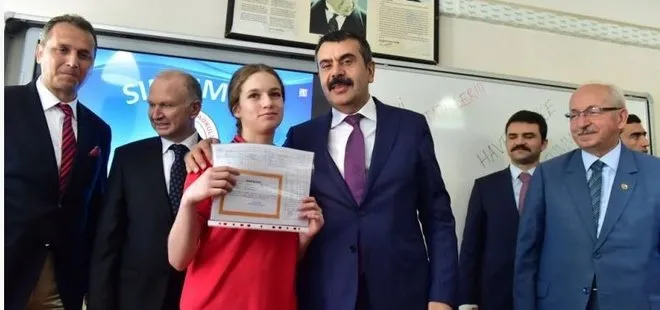 Müsteşar Yusuf Tekin, Tekirdağ’da Karne Dağıttı
