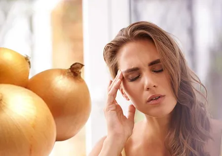 Baş ağrısına birebir! Soğanı böyle tüketen ağrılarından kurtuluyor! Sinüsleri açıyor...