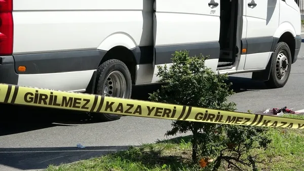 orduda-kadin-yolcu-minibusun-acik-kapisindan-yola-dustu-saglik-durumu-kritik-1662896484677.jpg Ordu’da kadın yolcu minibüsün açık kapısından yola düştü! Sağlık durumu kritik - 5