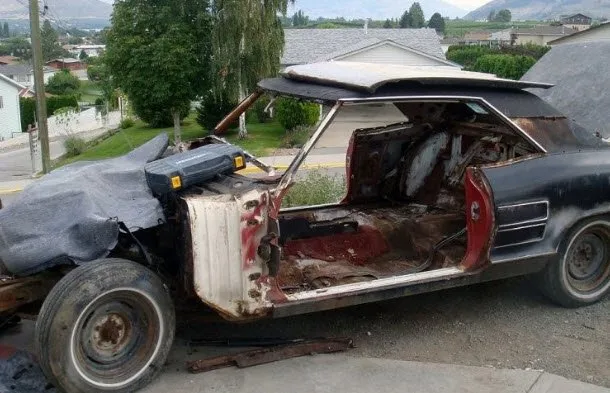 Hurdadan aldığı 1974 model Anadol marka otomobili muhteşem bir araca çevirdi