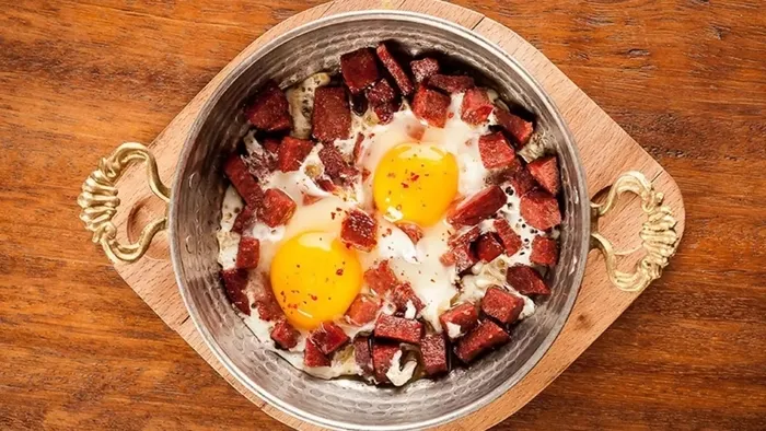 Yumurtanın faydasını sıfırlıyor! Sakın birlikte yemeyin...