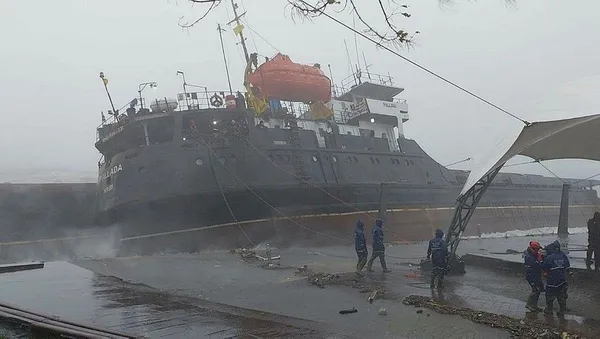 zonguldak-ereglide-kuru-yuk-gemisi-karaya-oturdu-firtina-etkisini-gosteriyor-1700393373838.jpeg Zonguldak Ereğli'de kuru yük gemisi karaya oturdu! Fırtına etkisini gösteriyor - 3