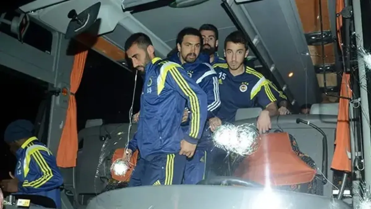 Fenerbahçe otobüsüne saldırı soruşturmasında yeni gelişme! 5 şüpheliye yönelik operasyon gerçekleştirildi