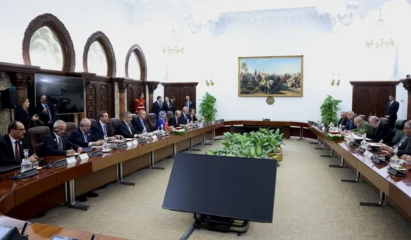 Bakan Bayraktar Cezayir ile LNG Anlaşması’nın 2027’ye kadar uzatıldığını duyurdu