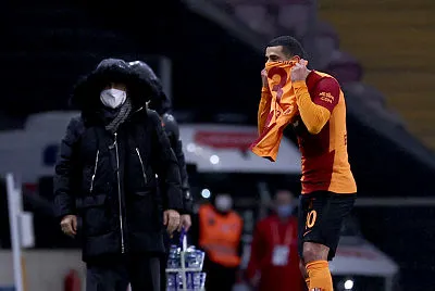 galatasarayli-belhandaya-irkcilik-yildiz-oyuncu-sert-tepki-gosterdi-1610401073917.jpg Galatasaraylı Belhanda'ya ırkçılık! Yıldız oyuncu sert tepki gösterdi - 2