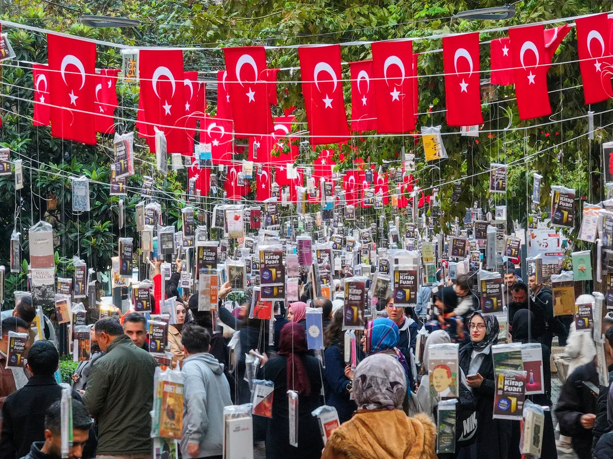 Ağaçlar kitap açtı, 16. Kocaeli Kitap Fuarı başladı! "Kültür ve sanatta standartları belirleyen şehir olacağız" - 6