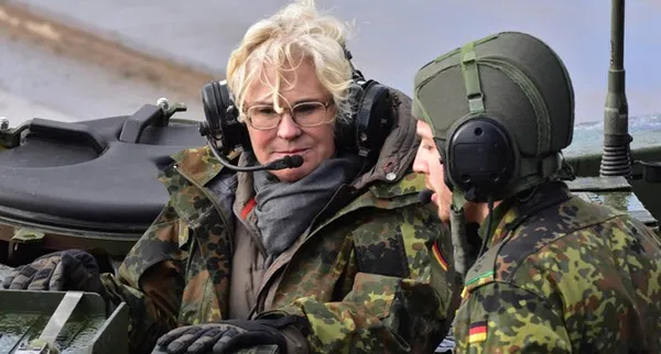 Son dakika: Almanya Savunma Bakanı Christine Lambrecht istifa etti - 3