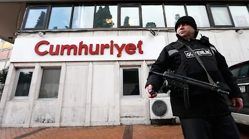 Cumhuriyet gazetesinde Kur’an-ı Kerim’den hazımsızlığı! İslam düşmanları yine saldırıya geçti